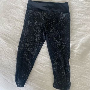 Lululemon lululemon cropped knee length leggings